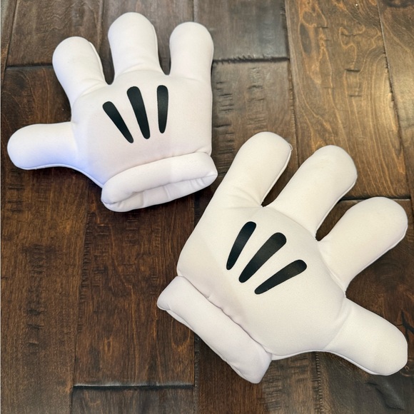 Disney Mickey Mouse White Hand Gloves - Picture 1 of 7